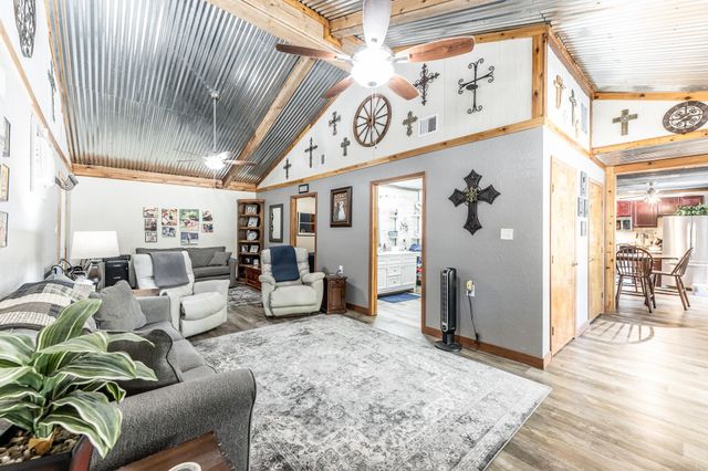 53 Lynell Drive, Huntsville, TX 77320