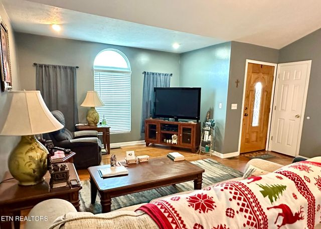 228 E Dumplin Valley Rd, Jefferson City, TN 37760