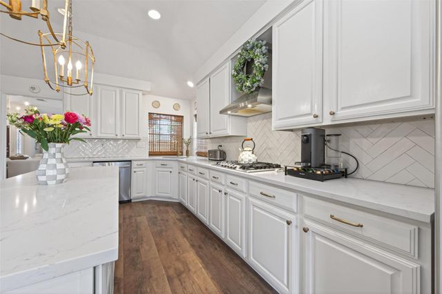 819 Maplewood Falls Court, Houston, TX 77062