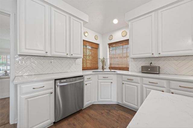 819 Maplewood Falls Court, Houston, TX 77062