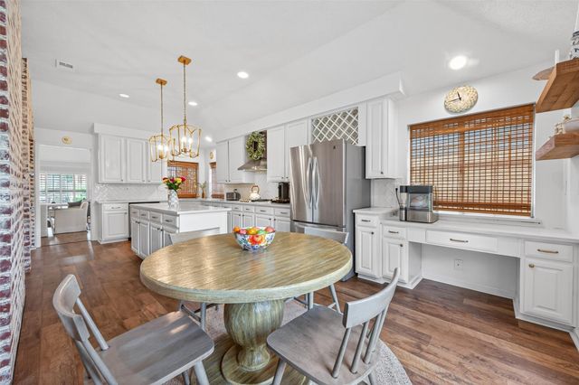 819 Maplewood Falls Court, Houston, TX 77062