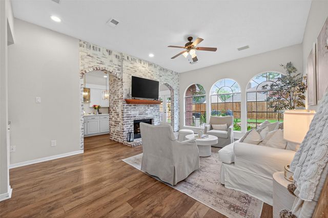 819 Maplewood Falls Court, Houston, TX 77062