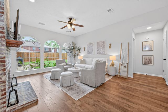 819 Maplewood Falls Court, Houston, TX 77062
