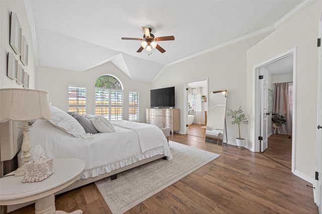 819 Maplewood Falls Court, Houston, TX 77062