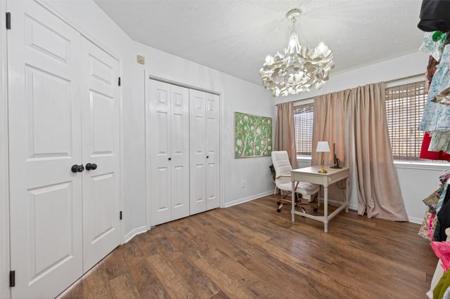 819 Maplewood Falls Court, Houston, TX 77062