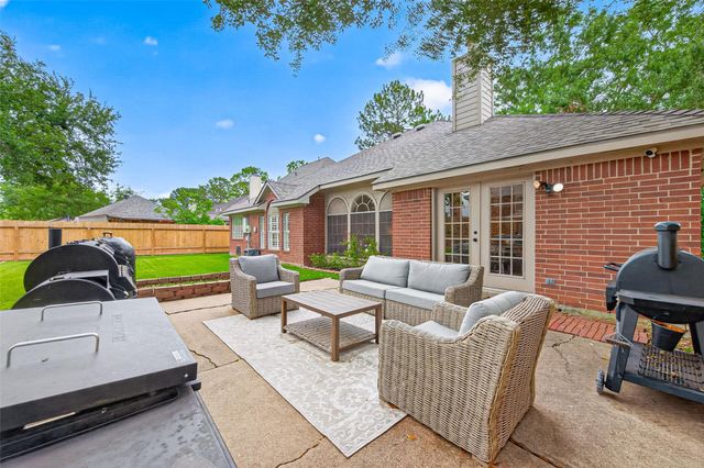 819 Maplewood Falls Court, Houston, TX 77062