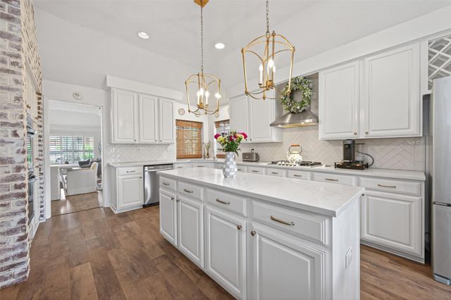 819 Maplewood Falls Court, Houston, TX 77062