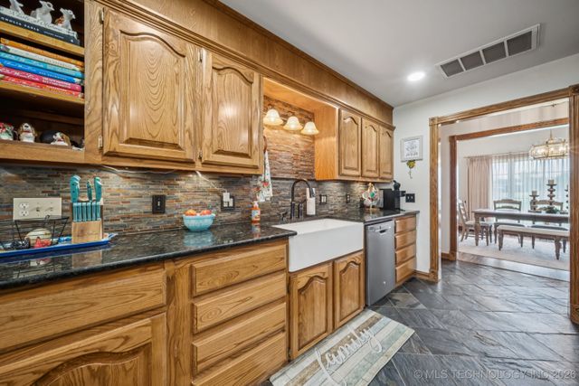 2207 Fieldstone Court, Okmulgee, OK 74447