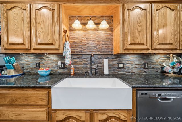 2207 Fieldstone Court, Okmulgee, OK 74447