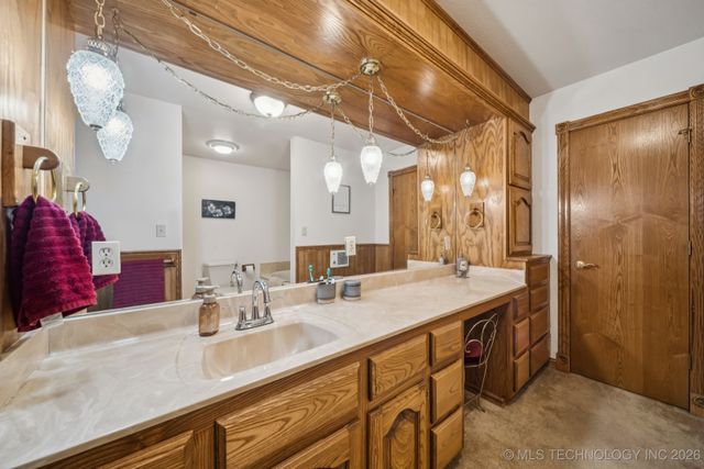 2207 Fieldstone Court, Okmulgee, OK 74447