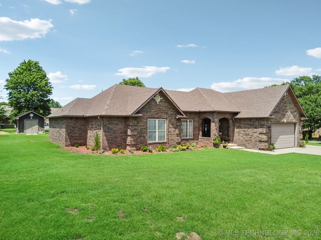 2207 Fieldstone Court, Okmulgee, OK 74447