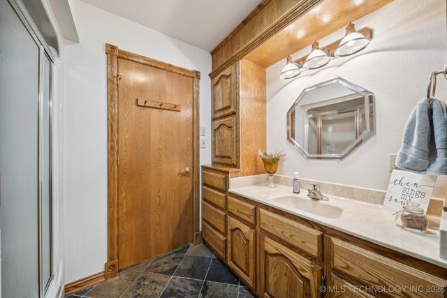 2207 Fieldstone Court, Okmulgee, OK 74447