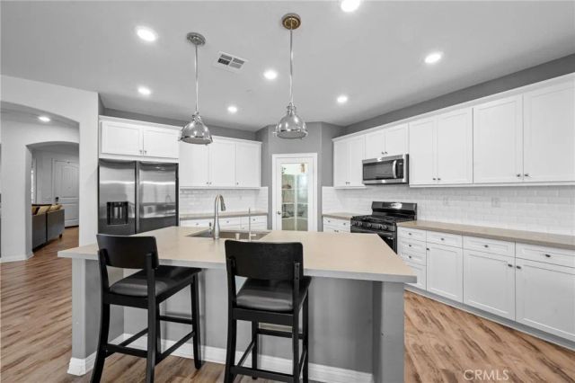 9236 Rainsong Avenue, Hesperia, CA 92344