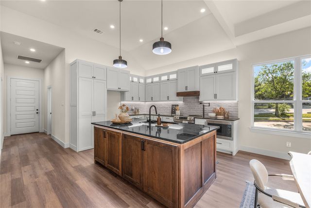 3021 Avenue J, Fort Worth, TX 76105