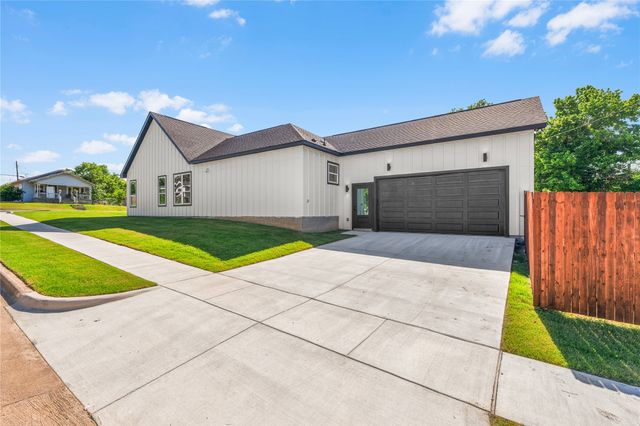 3021 Avenue J, Fort Worth, TX 76105