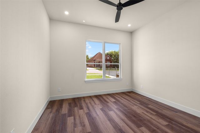 3021 Avenue J, Fort Worth, TX 76105