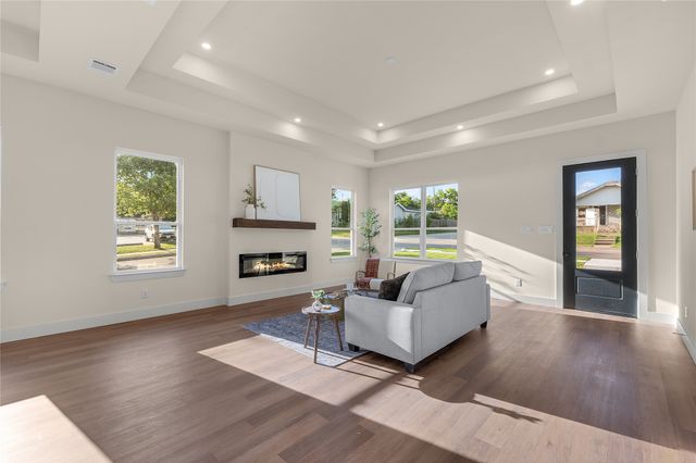 3021 Avenue J, Fort Worth, TX 76105