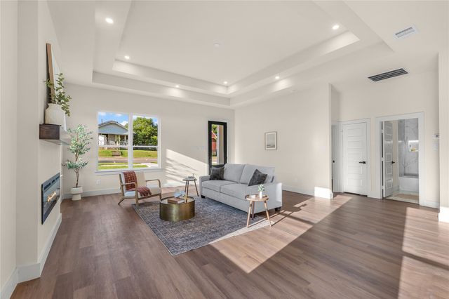 3021 Avenue J, Fort Worth, TX 76105