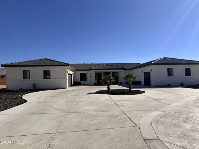 3711 W Avenue M 11, Lancaster, CA 93536