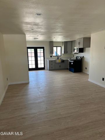 3711 W Avenue M 11, Lancaster, CA 93536