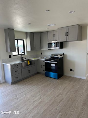 3711 W Avenue M 11, Lancaster, CA 93536