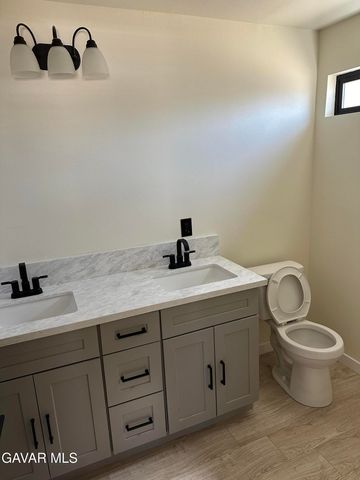 3711 W Avenue M 11, Lancaster, CA 93536