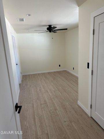 3711 W Avenue M 11, Lancaster, CA 93536