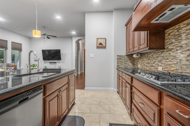 1229 Harris Hawk Way, Arlington, TX 76005