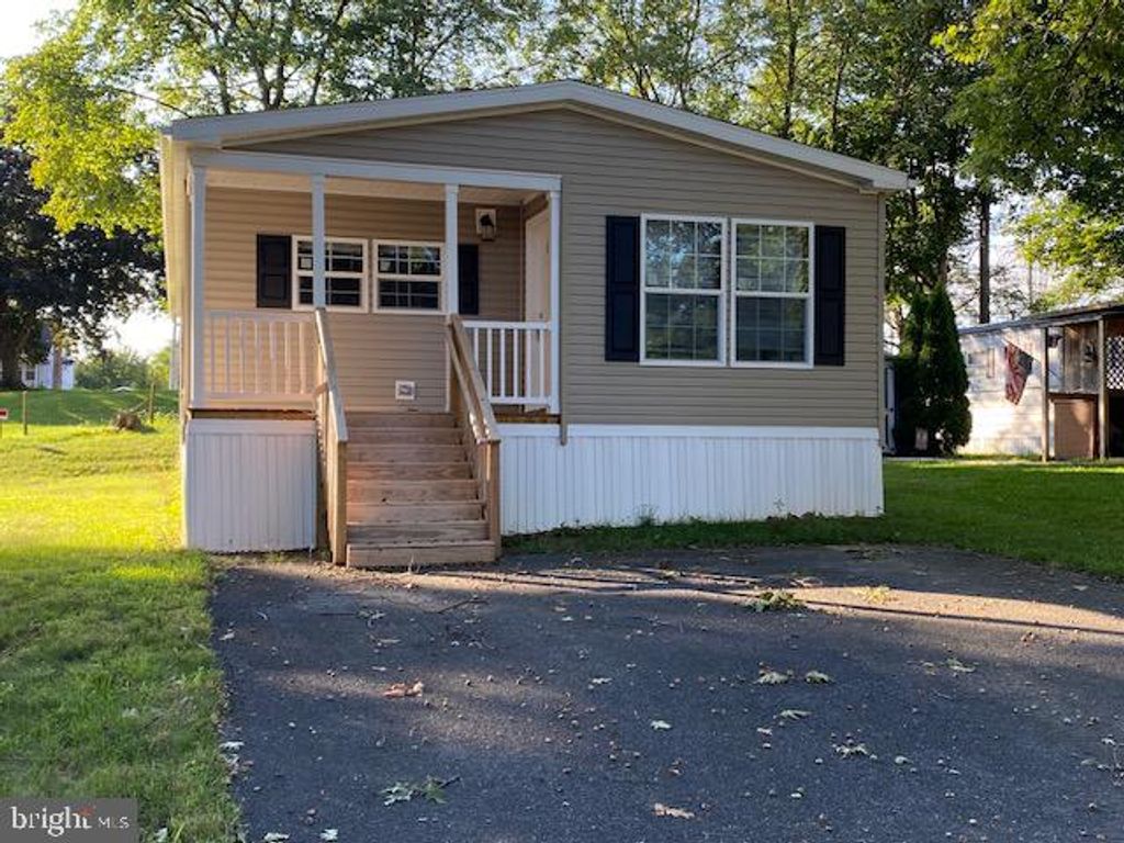 9 HOLLAR DRIVE, Shippensburg, PA 17257