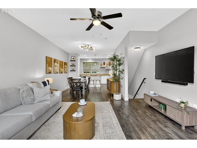 1827 Se CUTTER Ln, Vancouver, WA 98661