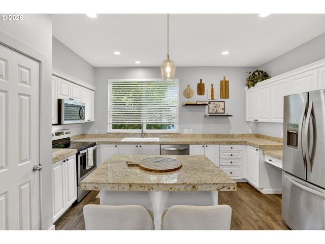 1827 Se CUTTER Ln, Vancouver, WA 98661