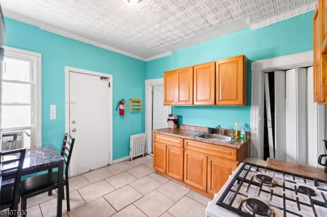 183 Walnut St, Paterson City, NJ 07522