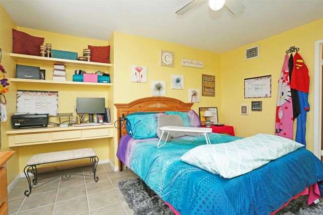 2626 Holly Hall Street 1012, Houston, TX 77054