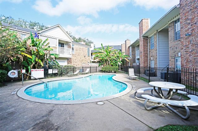 2626 Holly Hall Street 1012, Houston, TX 77054