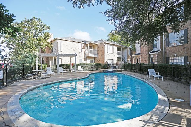 2626 Holly Hall Street 1012, Houston, TX 77054