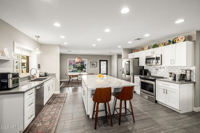 6726 N 11TH Street, Phoenix, AZ 85014