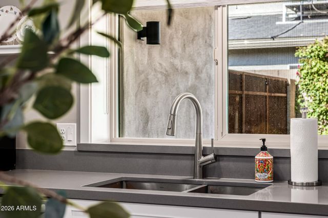 6726 N 11TH Street, Phoenix, AZ 85014