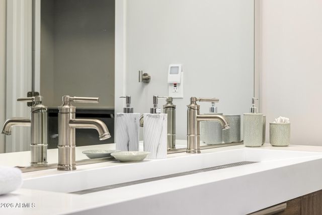 6726 N 11TH Street, Phoenix, AZ 85014