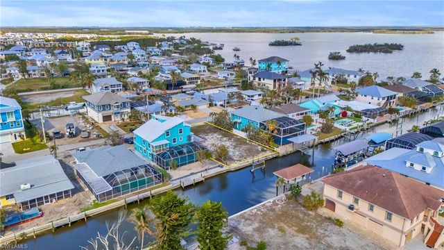 200 Curlew ST, Fort Myers Beach, FL 33931