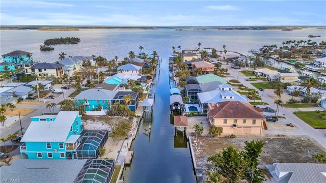200 Curlew ST, Fort Myers Beach, FL 33931