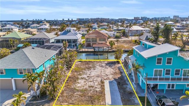 200 Curlew ST, Fort Myers Beach, FL 33931