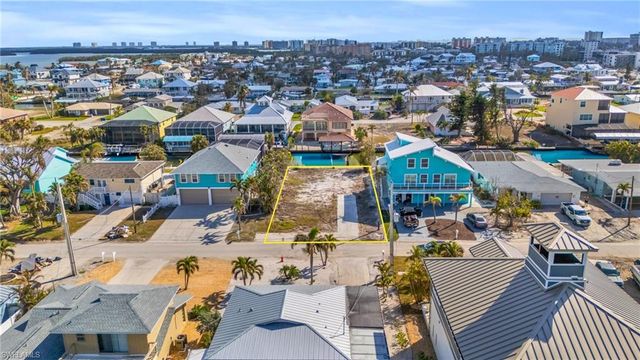 200 Curlew ST, Fort Myers Beach, FL 33931