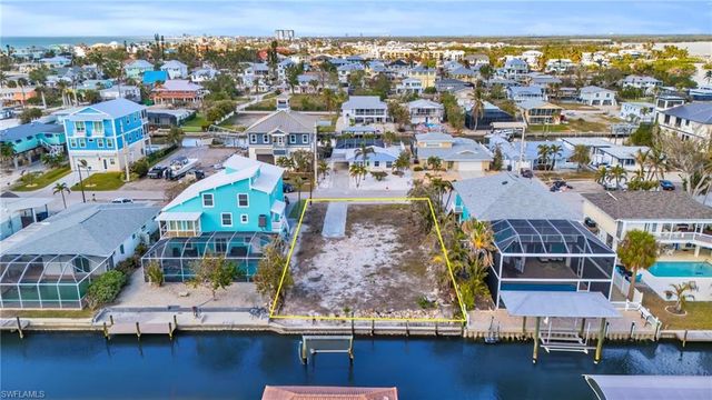 200 Curlew ST, Fort Myers Beach, FL 33931