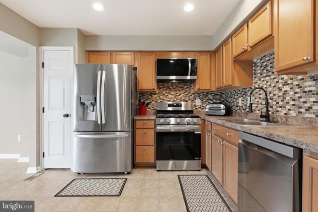 844 BLOSSOM DR, Hanover, PA 17331