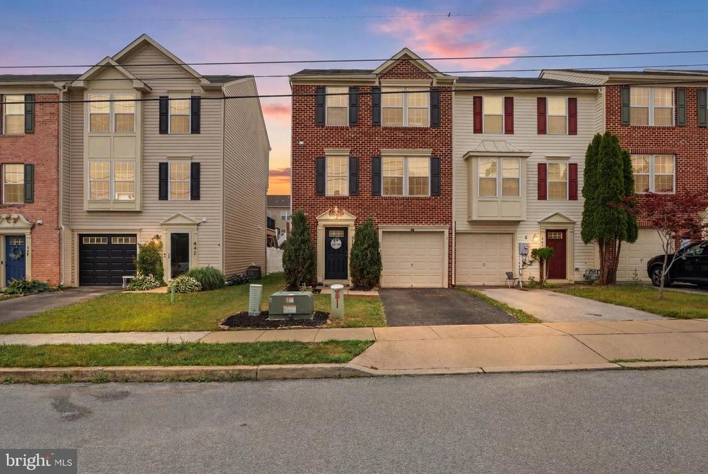 844 BLOSSOM DR, Hanover, PA 17331