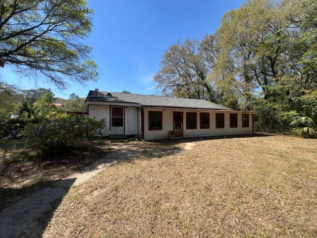 301 Victory Lane, Crestview, FL 32539