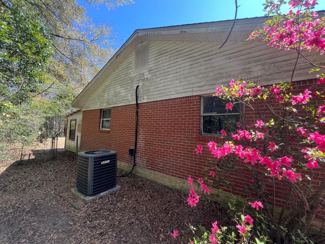 301 Victory Lane, Crestview, FL 32539