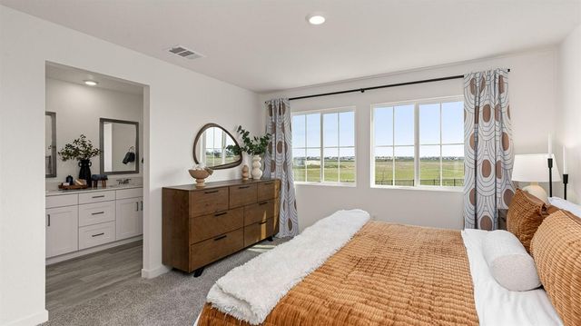 1081 Silver Feather Way, Roseville, CA 95747