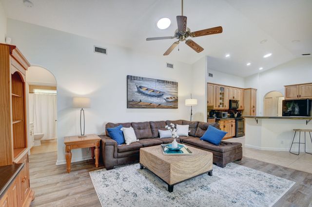 13805 Folkestone Circle, Wellington, FL 33414