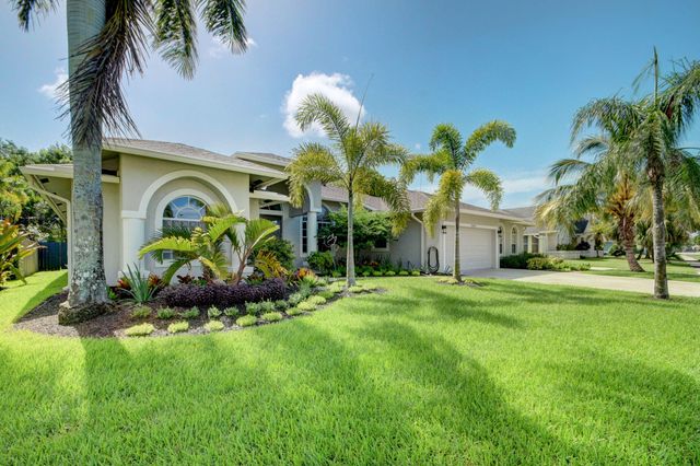 13805 Folkestone Circle, Wellington, FL 33414